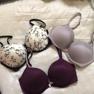 3 Victoria’s Secret bras